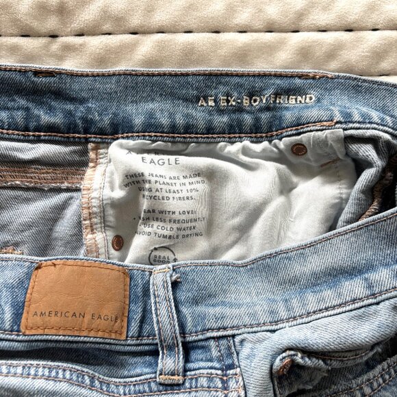 American Eagle AE Ex-Boyfriend High Rise Jeans Sz 10 Short Light Wash Strigid De - Picture 7 of 9